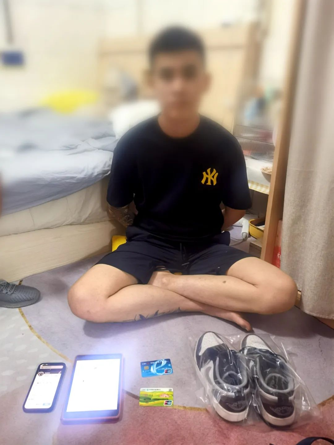 DƬ